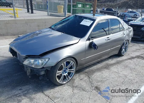 2003 Lexus Is 300 Base W/5-Speed Manual z USA, uszkodzony, nr VIN JTHBD192430077819